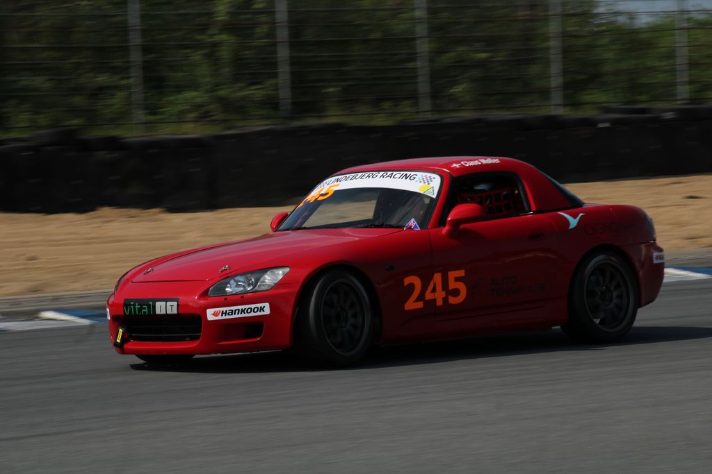 Claus Møller Jensen var igen igen hurtig i den lille røde Honda S2000, og vandt alle tre heats i Hankook SuperCup 200 klassen
(Foto: JJ Media)